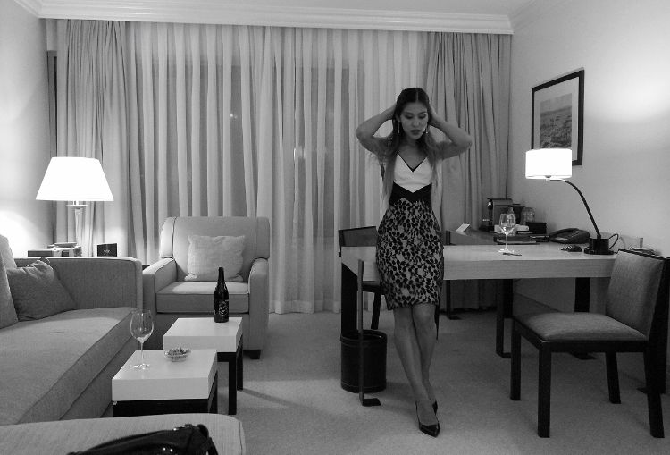 Euriental - London fashion & travel blogger, wearing a Hybrid dress and Zara court heels in the Grand Hyatt, Istanbul.
