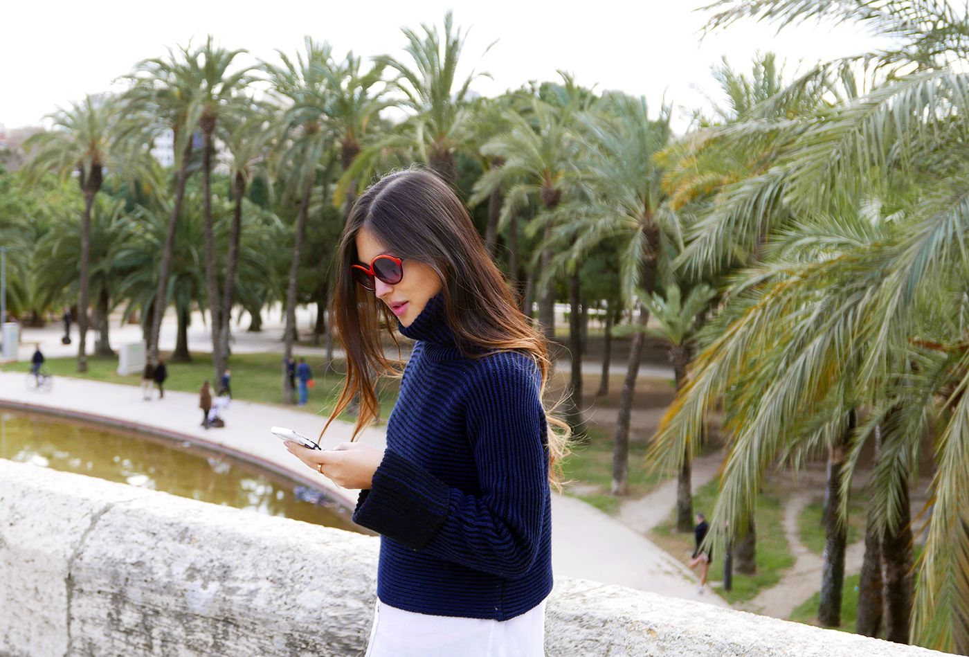 Euriental | fashion & luxury travel | Valencia, Spain, blue cropped oversized jumper.