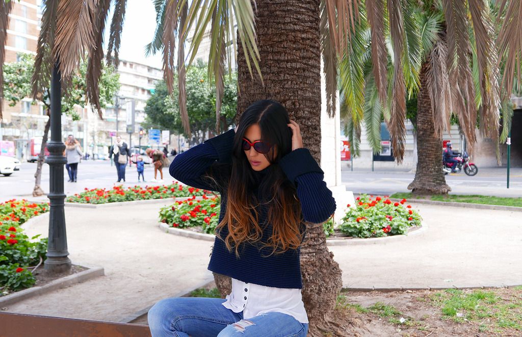 Euriental | fashion & luxury travel | Valencia, Spain, blue cropped oversized jumper.