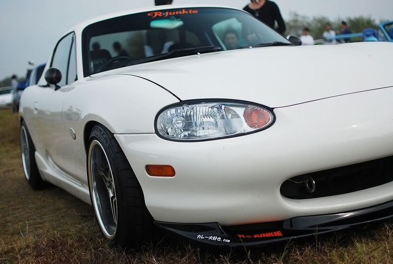 TagsLow Mazda Miata MX5 Slammed Posted in Car Pics Leave a Comment 